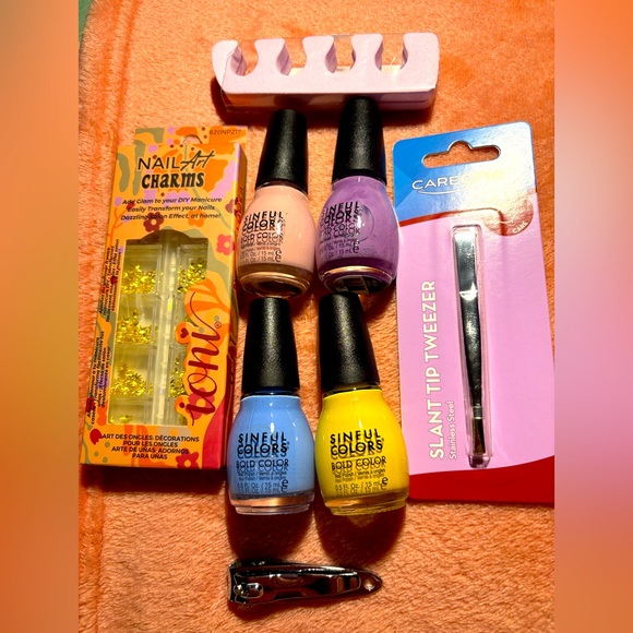 Sinful Colors Nail Polish Set with Accessories - Picture 1 of 4
